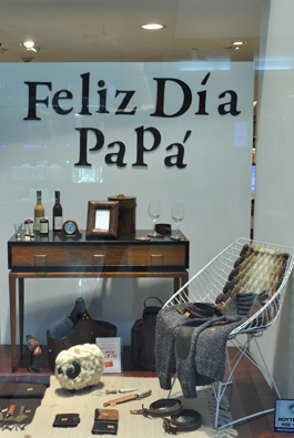 Manos del Uruguay - Vidriera Punta Carretas Shopping - Día del Padre